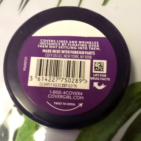 Covergirl + Olay Simply Ageless Golden Tan 257 Foundation - Picture 3 of 8